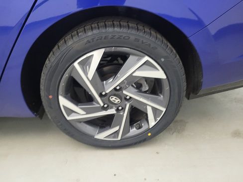 Used 2025 Hyundai Elantra SEL FWD image 31