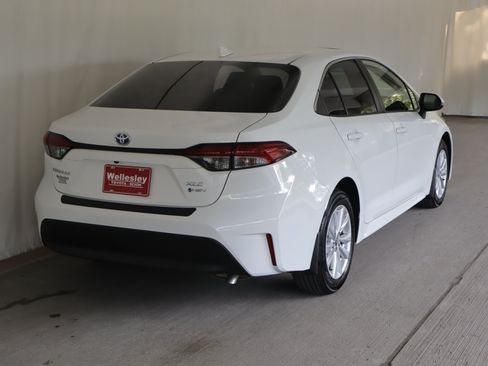 Used 2025 Toyota Corolla XLE FWD image 7
