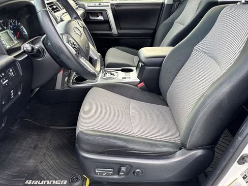 Used 2016 Toyota 4Runner SR5 w/ Four Season Floor Mat Package AWD/4WD image 10