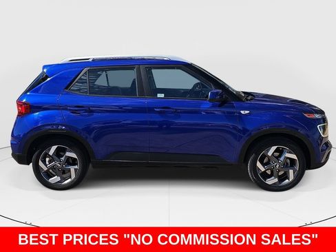 Used 2022 Hyundai Venue Limited FWD image 2
