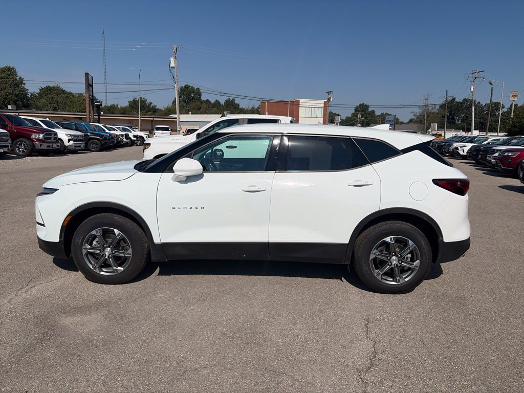Used 2025 Chevrolet Blazer LT AWD/4WD image 3