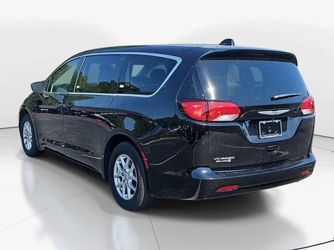 Used 2024 Chrysler Voyager LX FWD image 5