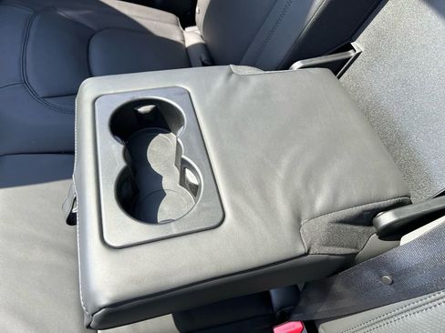 New 2026 Land Rover Defender 110 X-Dynamic SE image 22