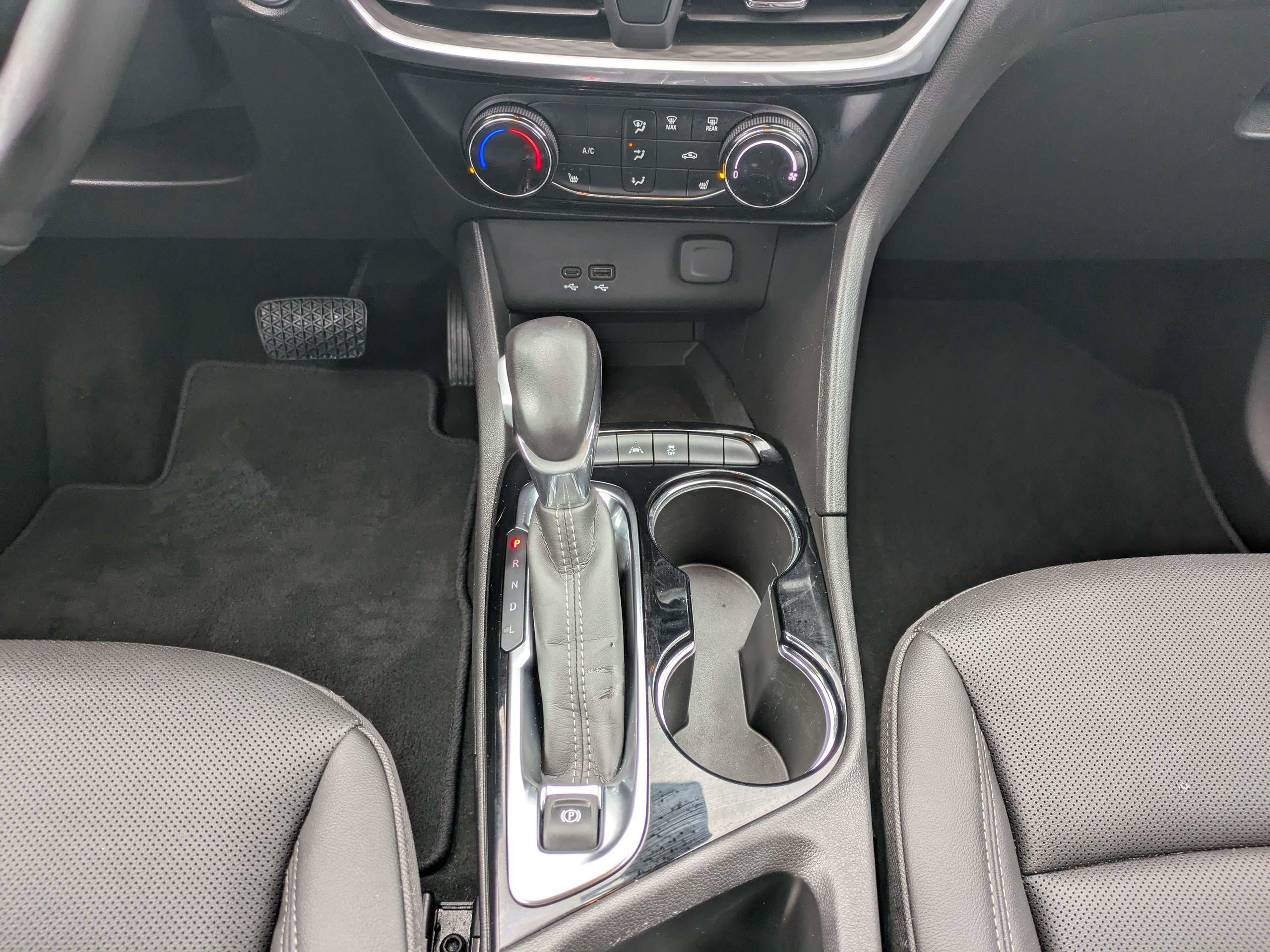 Used 2024 Buick Encore GX Sport Touring w/ Comfort Package FWD image 18
