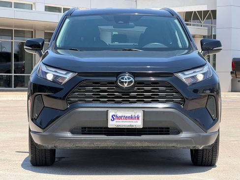 Used 2025 Toyota RAV4 XLE AWD/4WD image 2