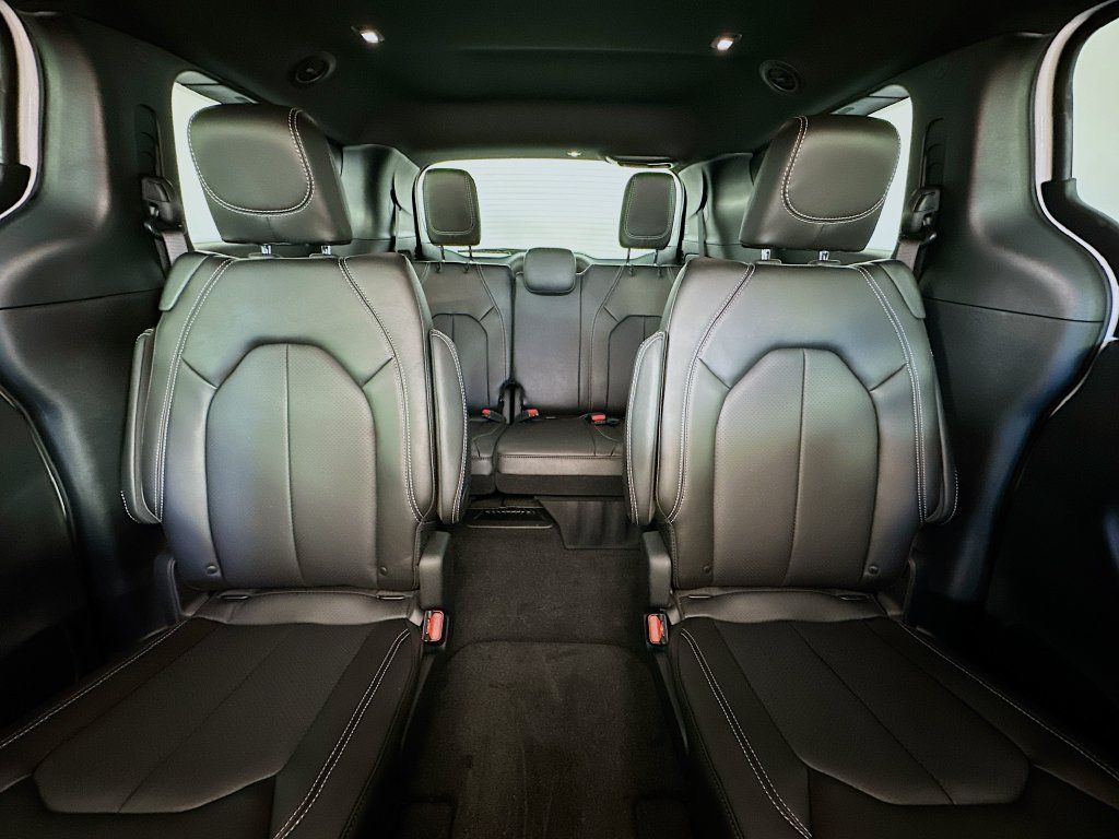 New 2027 Chrysler Pacifica Select FWD image 10