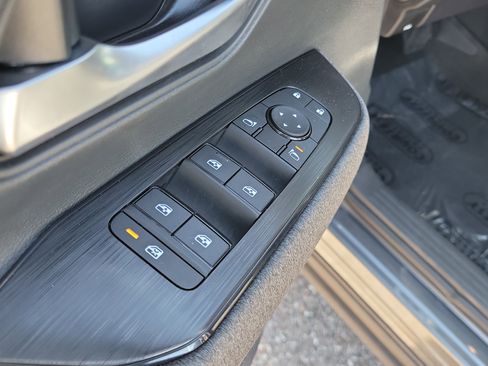 Certified 2025 Nissan Kicks SV image 18