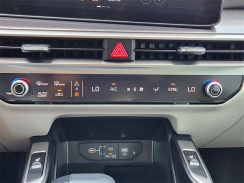 New 2025 Kia Sorento S image 10