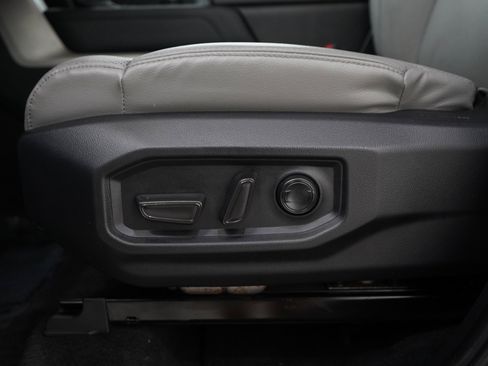 Used 2025 Toyota Tundra Limited AWD/4WD image 28