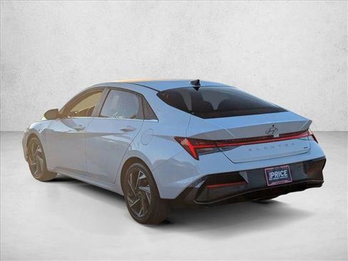 Certified 2025 Hyundai Elantra Limited image 8