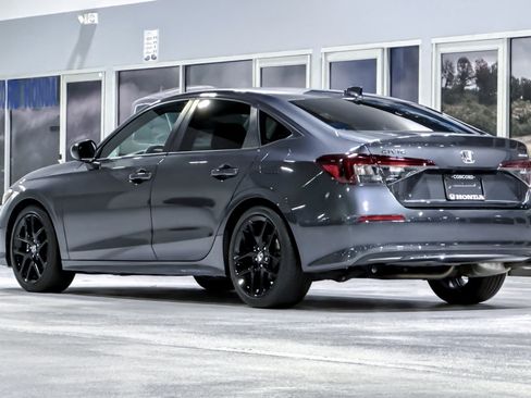 Used 2025 Honda Civic Sport image 3