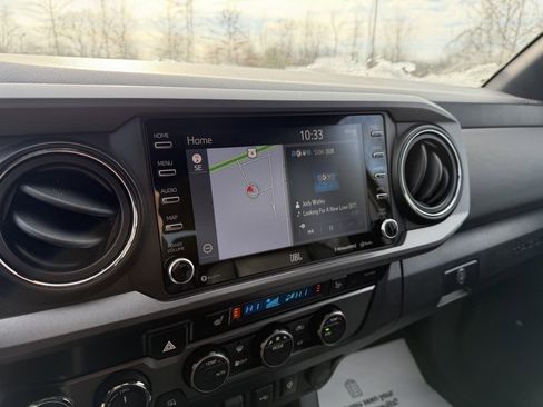 Certified 2022 Toyota Tacoma TRD Off-Road w/ TRD Premium Off Road Package image 17