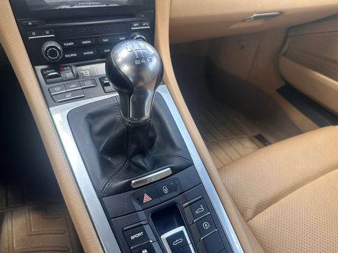Used 2017 Porsche 718 Boxster RWD image 2