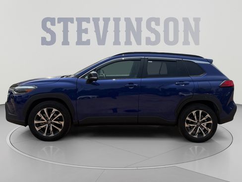 Used 2025 Toyota Corolla Cross XLE w/ Convenience Package AWD/4WD image 2
