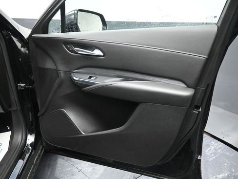 Used 2025 Cadillac XT4 Premium Luxury image 19