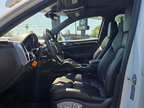 Used 2017 Porsche Cayenne AWD/4WD image 28