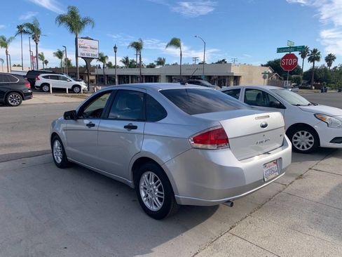 Used 2009 Ford Focus SE image 4