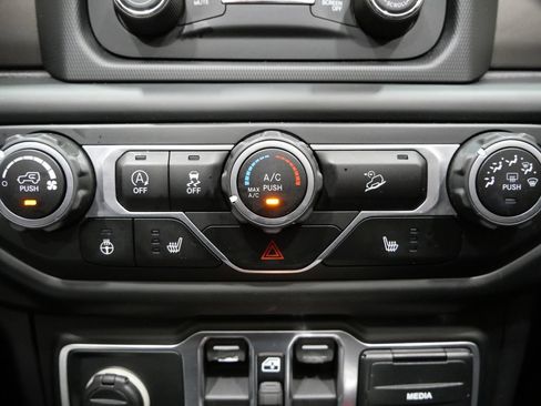 Used 2018 Jeep Wrangler Unlimited Sport S AWD/4WD image 20
