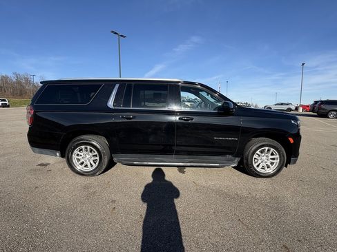 Used 2022 Chevrolet Suburban LT image 6