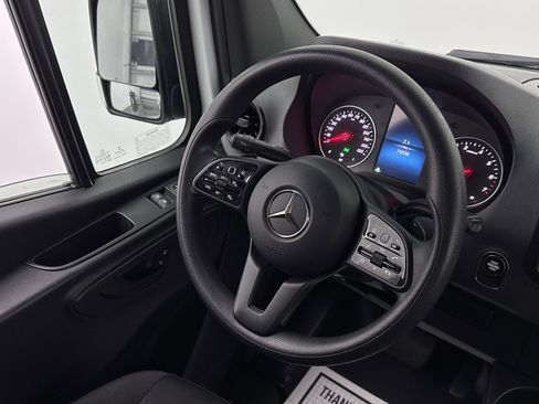 Used 2022 Mercedes-Benz Sprinter 1500 image 22