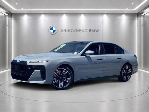 Used 2025 BMW 740i w/ Premium Package RWD image 1