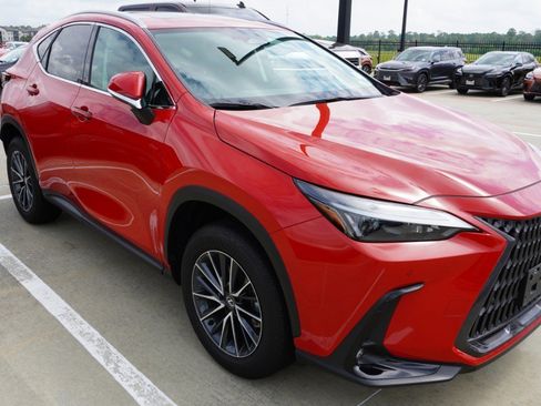 Used 2025 Lexus NX 250 FWD w/ Towing Package (2000 Lbs) image 3