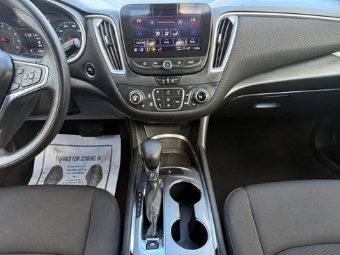 Used 2022 Chevrolet Malibu LT image 18