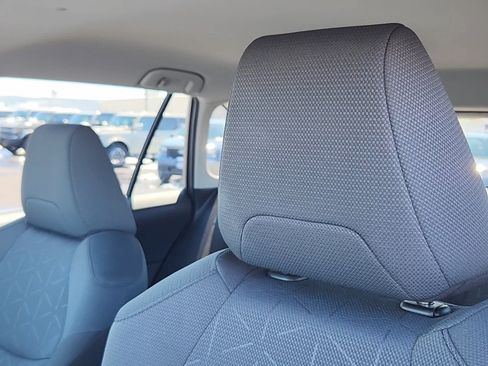 Used 2025 Toyota RAV4 XLE AWD/4WD image 10