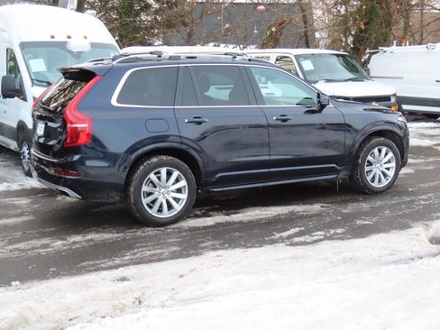 Used 2017 Volvo XC90 T6 Momentum w/ Vision Package image 6