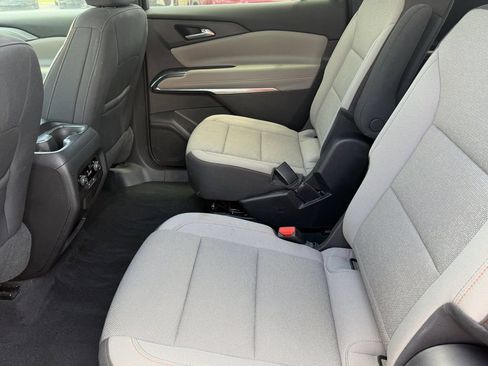 Used 2026 Chevrolet Traverse LT w/ Driver Confidence Package FWD image 10