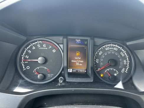 Certified 2023 Toyota Tacoma SR AWD/4WD image 17