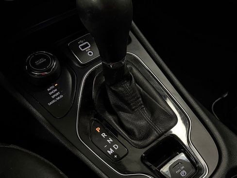 Used 2020 Jeep Cherokee Latitude Plus AWD/4WD image 21