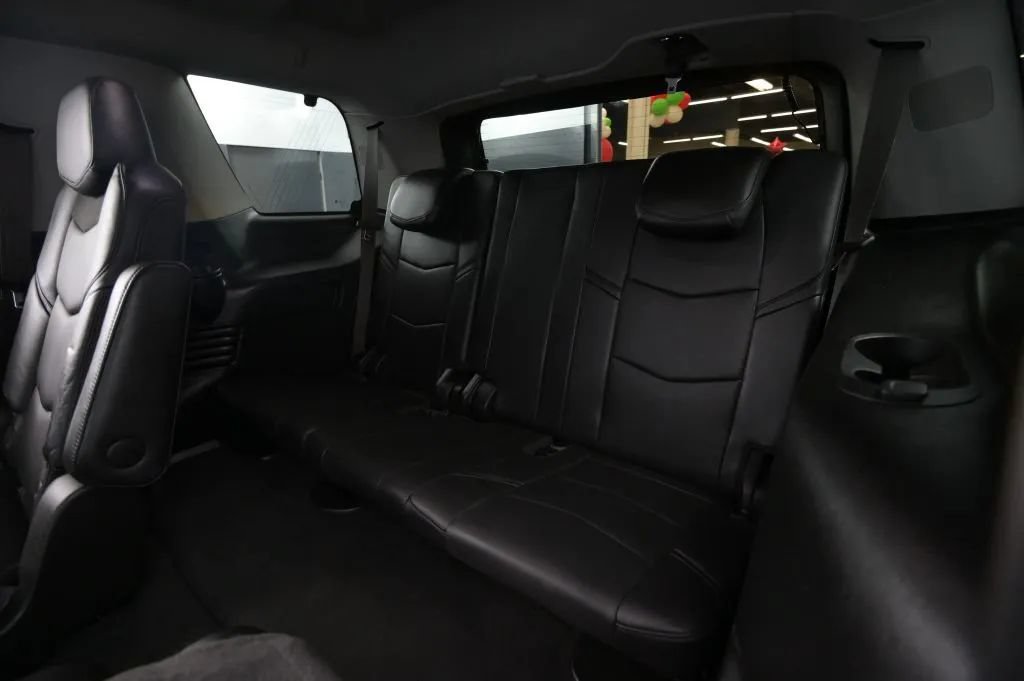 Used 2019 Cadillac Escalade Premium Luxury w/ LPO, Radiant Package AWD/4WD image 44