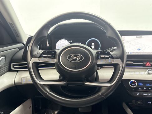 Used 2023 Hyundai Elantra Limited image 18
