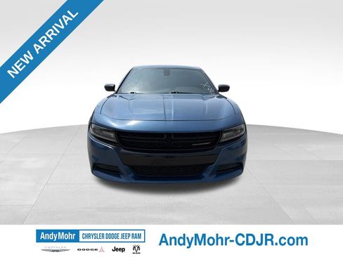 Used 2020 Dodge Charger SXT w/ Blacktop Package RWD image 2