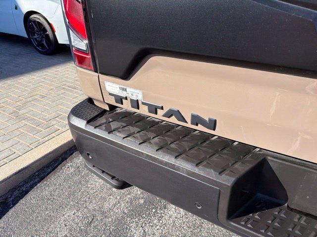 Used 2021 Nissan Titan PRO-4X w/ Pro-4x Convenience Package AWD/4WD image 5