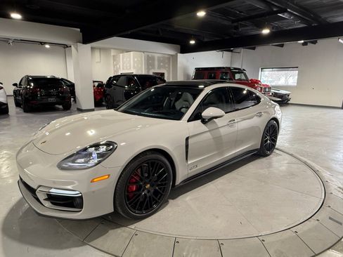 Used 2022 Porsche Panamera GTS image 8