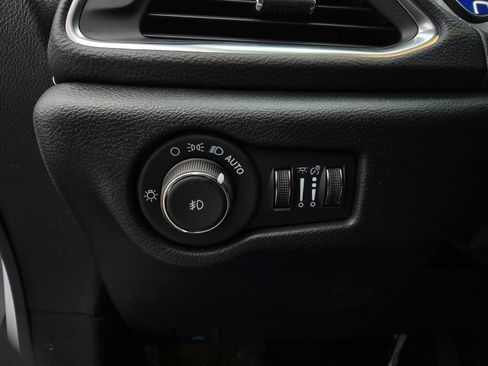 New 2026 Chrysler Pacifica Limited w/ Uconnect Theater Family Group AWD/4WD image 11