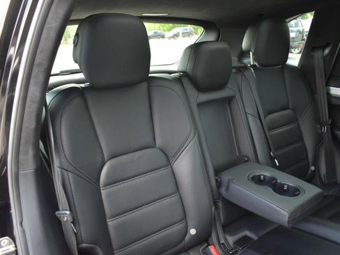 Used 2015 Porsche Cayenne Turbo image 29