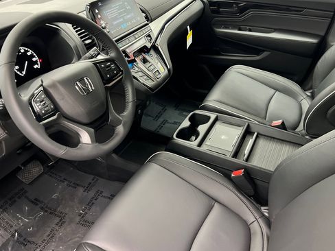 New 2026 Honda Odyssey Touring image 9