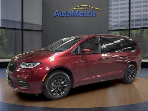 Used 2021 Chrysler Pacifica Touring w/ Uconnect Theater Family Group image 4