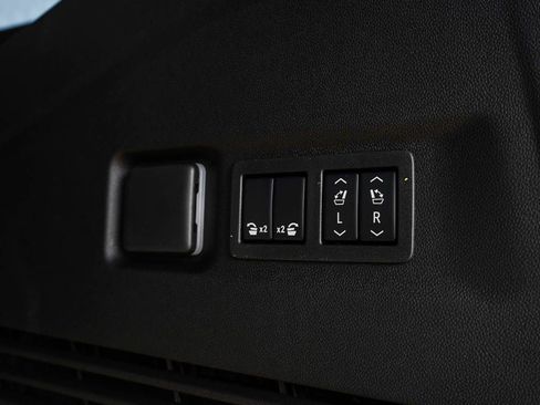 New 2025 Chevrolet Suburban Premier image 9