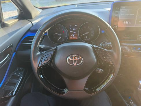 Used 2022 Toyota C-HR XLE FWD image 12