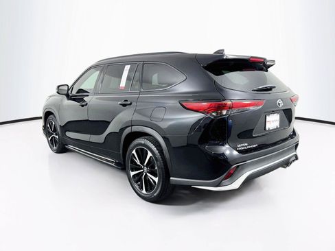 Used 2022 Toyota Highlander XSE FWD image 12
