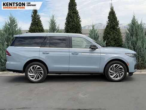 Used 2025 Lincoln Navigator Reserve AWD/4WD image 9