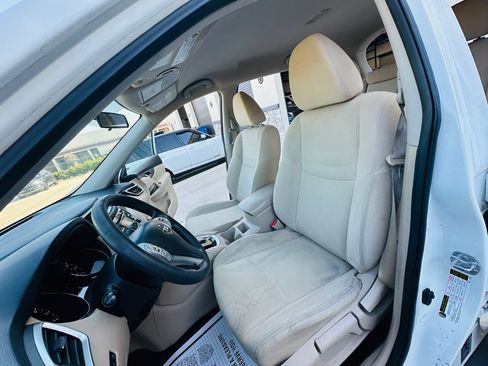Used 2016 Nissan Rogue S w/ Appearance Package FWD image 14