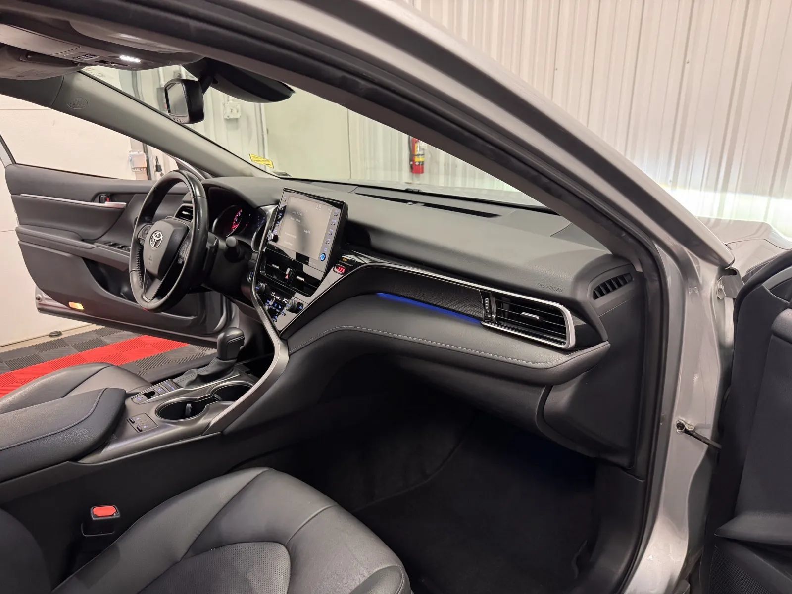 Used 2022 Toyota Camry XSE FWD image 43