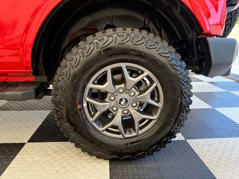 Used 2023 Ford Bronco Outer Banks AWD/4WD image 12
