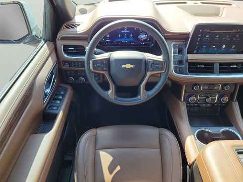 Used 2024 Chevrolet Suburban High Country AWD/4WD image 16