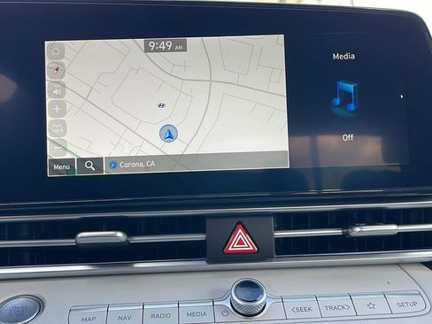 New 2025 Hyundai Elantra Limited image 19